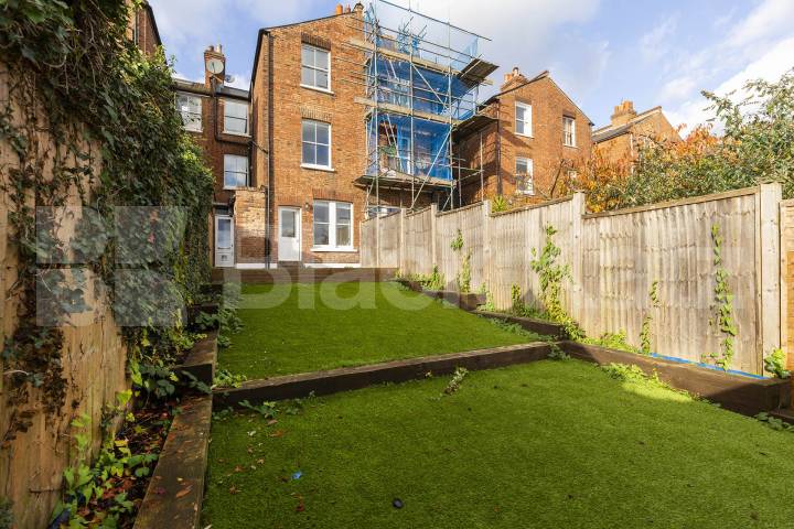 Five bedroom house split over three floors with lovely south facing garden Harberton Road, Archway / Highgate